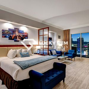 Lucky Gem Penthouse & Luxury Suites At Signature Resort, Balcony Strip View 3505